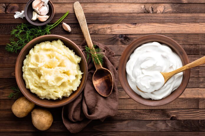 6 Cách làm trắng da mặt tự nhiên nhanh nhất tại nhà - Khoai tây + sữa chua